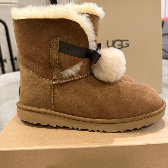 Moving sale! Brand new women’s UGG Boots - Picture 2 of 4